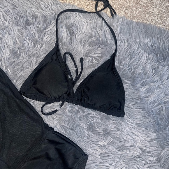 Contrast Mesh Triangle One Piece Swimsuit. Size Med - Picture 5 of 8